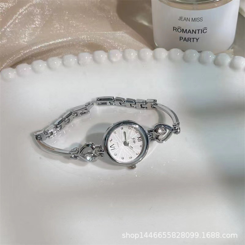 Wholesale Niche Design, Simple Temperament, Compact, Exquisite, High-Looking, Thin Strap Love Bracelet, Women's Watch, Direct Sales from Supply