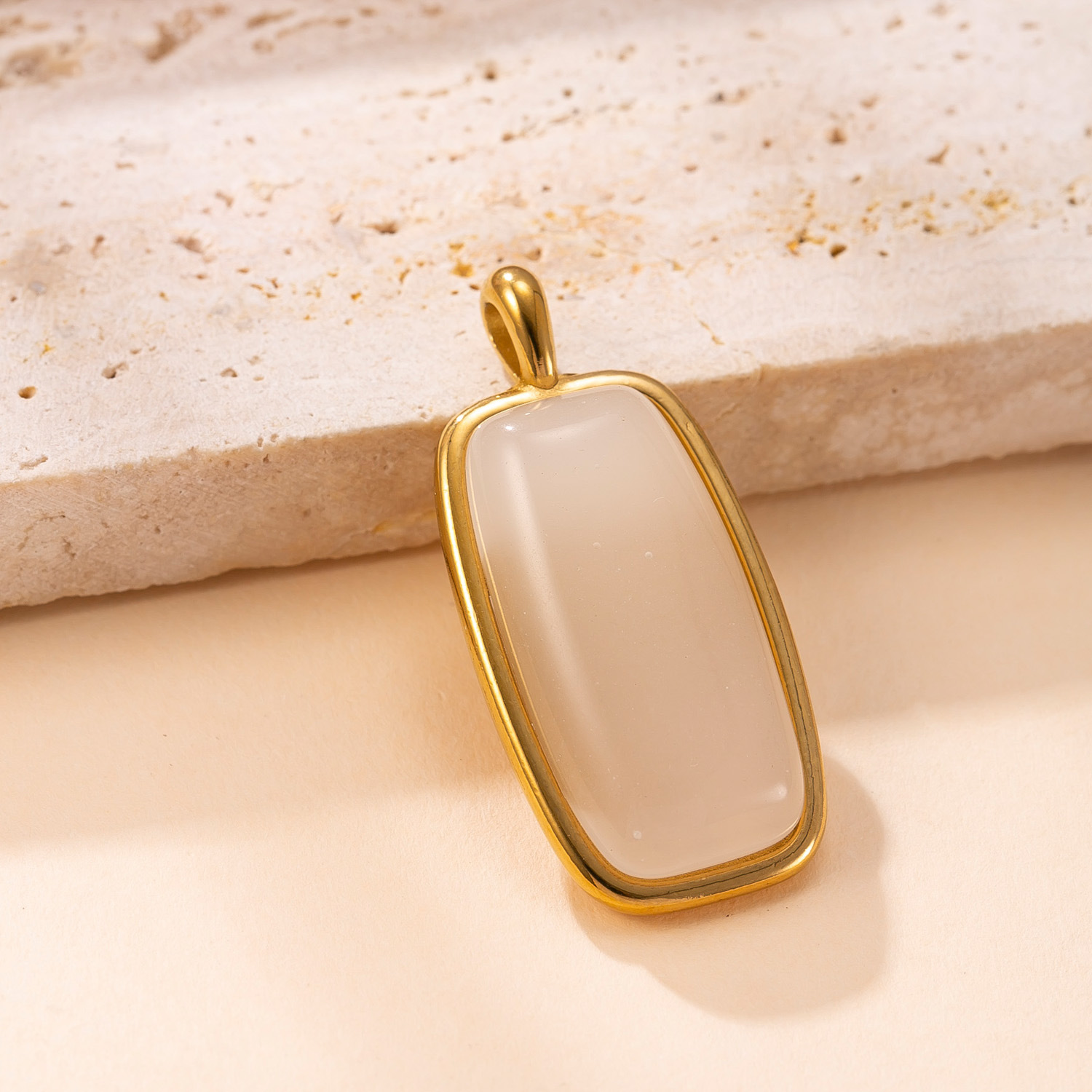 Colgante único, joyería de acero inoxidable transfronterizo, fundición, accesorios de collar de piedra natural geométrica, fábrica de accesorios de acero de titanio simples y versátiles