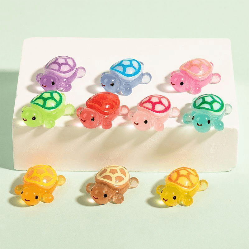 New small animal decorations, glow-in-the-dark turtle garden ornaments, fish tank resin ornaments, fluorescent gadgets, car accessories.