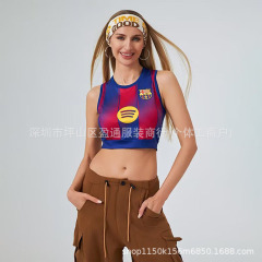 2526バルサのホーム女性のサッカー服のベストを走っています。