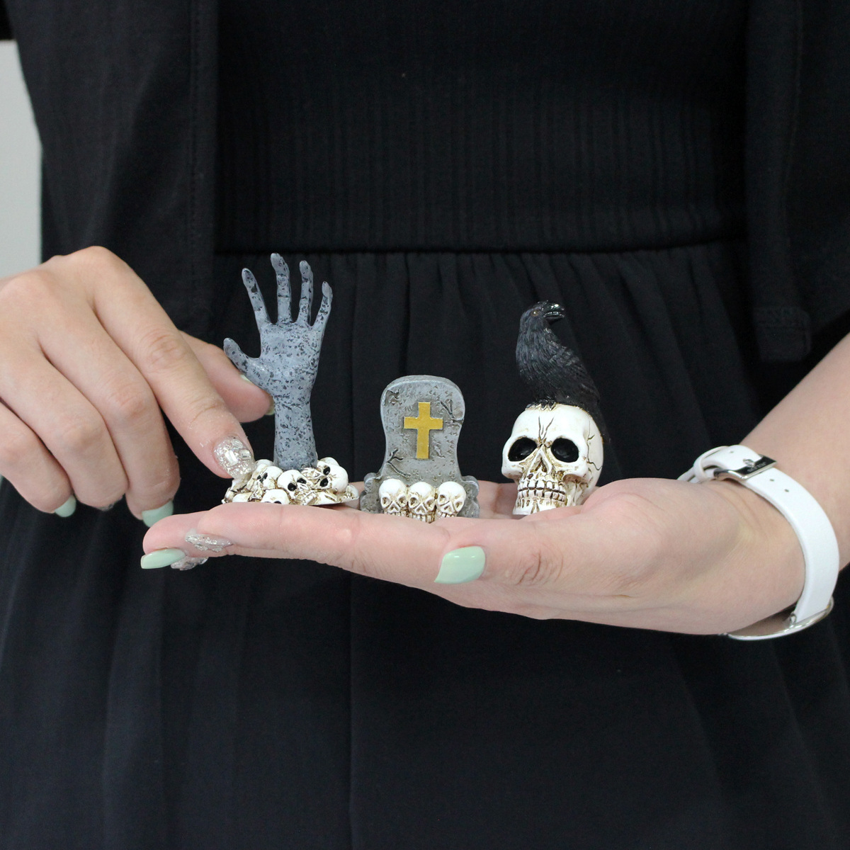 Halloween Decoration Ornaments Crow Ghost Hand Skull Simulation Skull Tombstone Props Ghost Festival Garden Skull Ornaments
