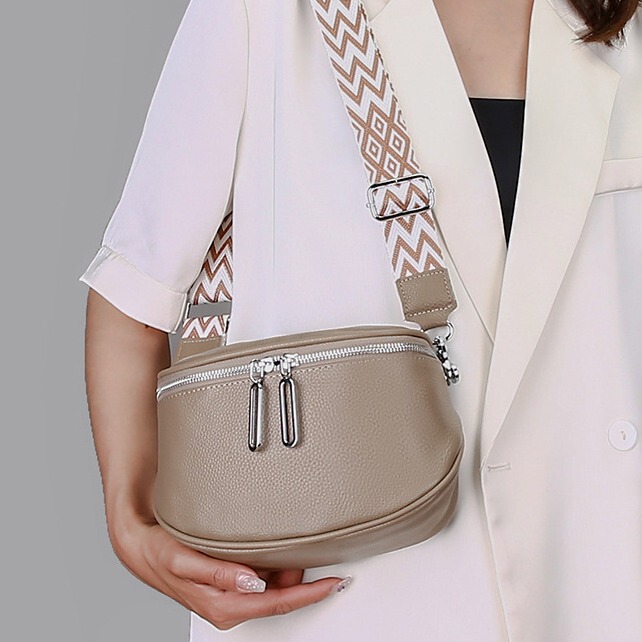 First-Layer Cowhide Saddle Bag for Women, New Trendy Fashion Shoulder Bag, Niche Chest Bag, Cycling and Mountaineering Bag, Cross-Border