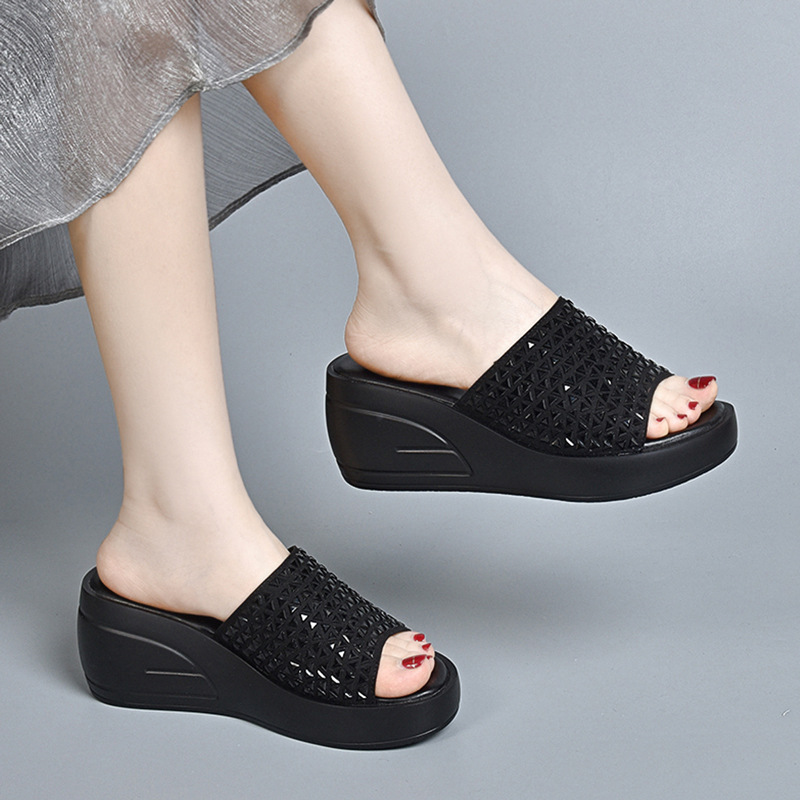 Dép sandal nữ đế xuồng đính đá tăng chiều cao — Màu đen