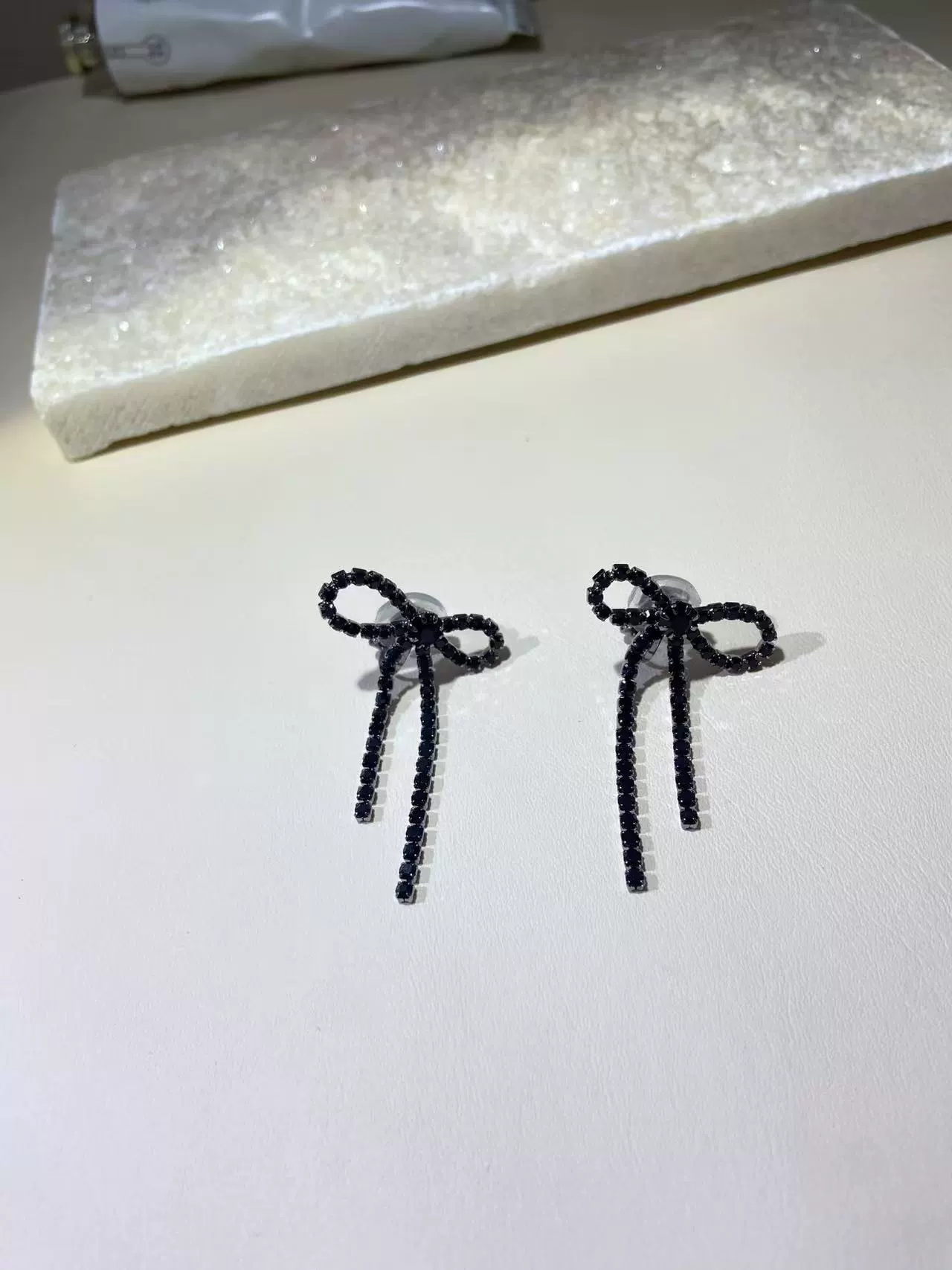 Серьги DINGKA бант с rhinestone, медь с серебряным покрытием, 4.4×2.7 см, 7.3 г