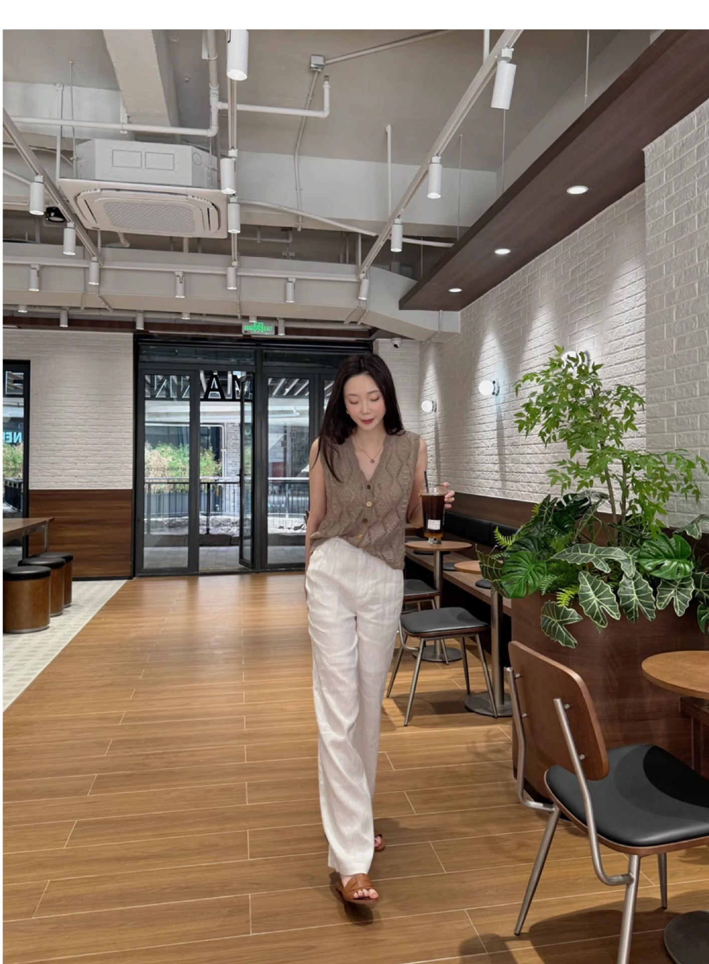 Áo ba lỗ dệt kim cổ V tay loe nữ màu nâu nhạt — nâu chi tiết 6