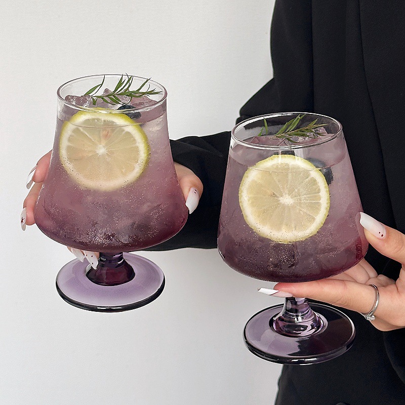Tazas de vidrio de pies altos creativas de alta calidad de tazas de agua de burbujas de jugo de niñas, tazas de cóctel de vinos de mezcla de sabor púrpura
