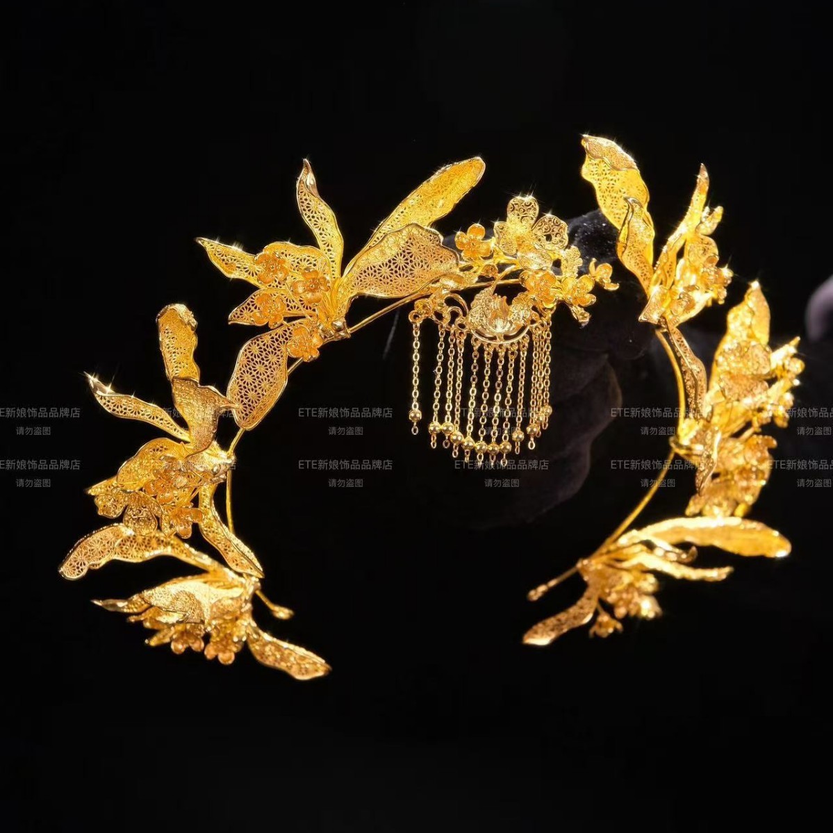 Sophisticated golden retro Chinese hairpin for bride