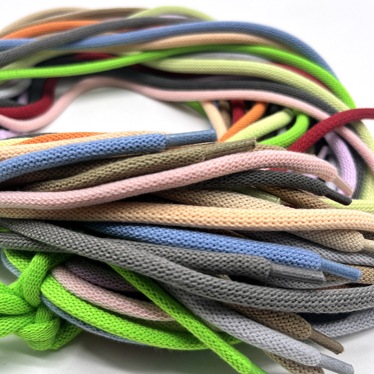 490 colores opcionales 6mm poliéster teñido ganchillo de lujo color paquete central redondo cordones de zapatos gorra cuerda de dibujo accesorios de ropa