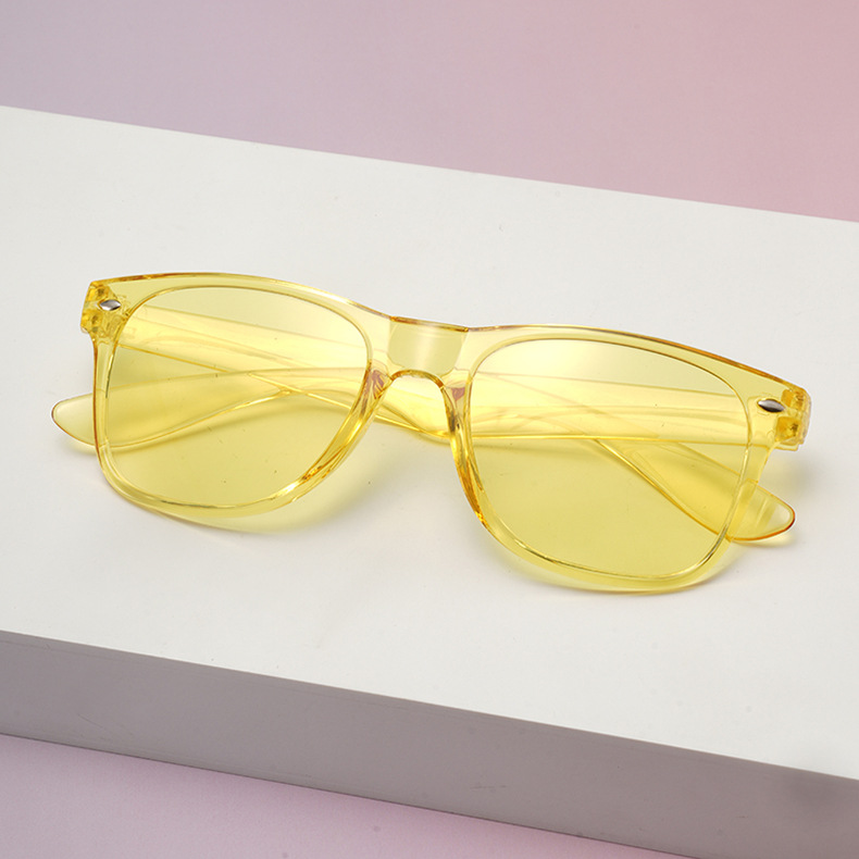 Gafas de sol retro de moda 2025, estilo caramelo con clavos de sombrilla de arroz, venta al por mayor directa de fábrica