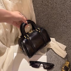 高级感复古软皮枕头包包女2025新款百搭圆筒包小众轻奢手提斜挎包