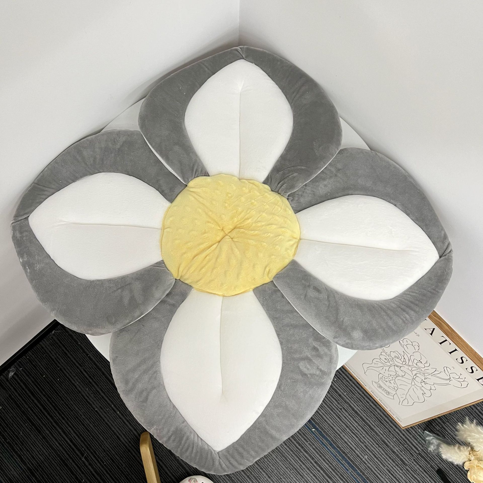 회색 가장자리가있는 흰색 잎 (실제 하이 퀄리티)