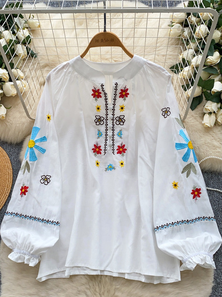 Retro ethnic flashlight with a round collar