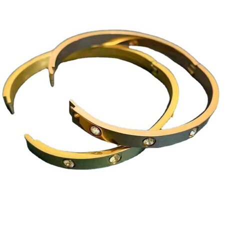Titanium steel can be used for bathing, simple and elegant, light luxury, high-end fashion, diamond-encrusted titanium steel shiny ins non-fading rose bracelet.
