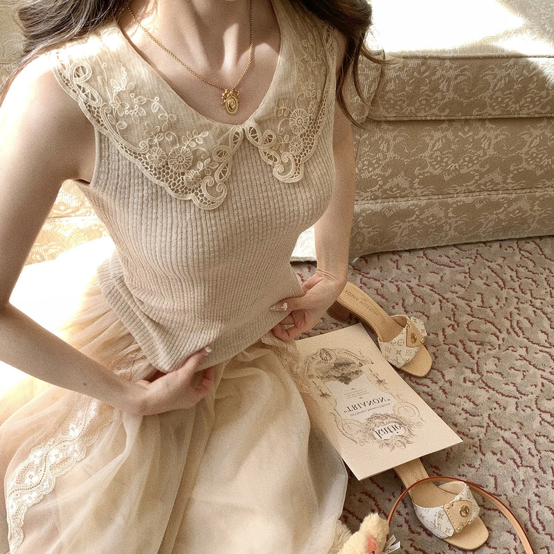 Vintage Romance Lace Doll Collar Knitted Top Vest Thin Sleeveless Waist-Cinching Slimming Hollow Out Blouse for Summer Vintage Romance Lace Doll Collar Knitted Top Vest Thin Sleeveless Waist-Cinching Slimming Hollow Out Blouse for Summer
