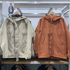 日単製品2025春新型登山コートアウトドアカジュアル帽子付きゆるいジャケット男女K475036
