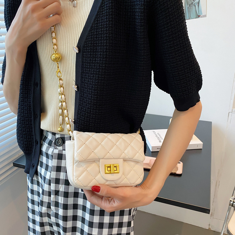 Bolso de cadena popular de este año 2025 verano nuevo bolso femenino mini pequeño bolso de hombro fragante bolso de mensajero de hilo bordado de diamantes