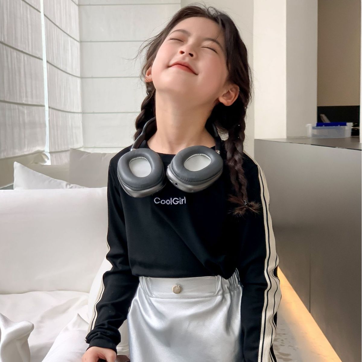 Camiseta para niños 2023 otoño ropa para niños costura de manga larga Camiseta femenina bebé moda camisa de fondo negro top de las niñas