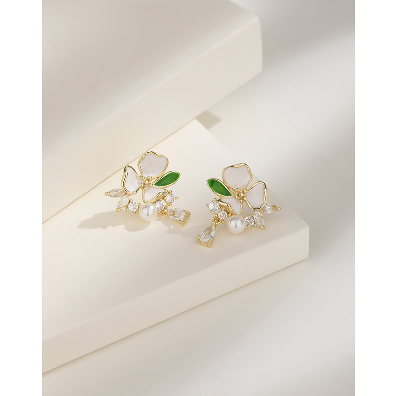 S925 plata esterlina Camelia perla Stud pendientes hembra gota de aceite circón pendientes de flores nicho temperamento pendientes de alta calidad