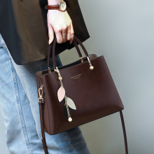 手提包包女式2025秋冬新款女包斜挎包高级感轻奢中年妈妈包箱包