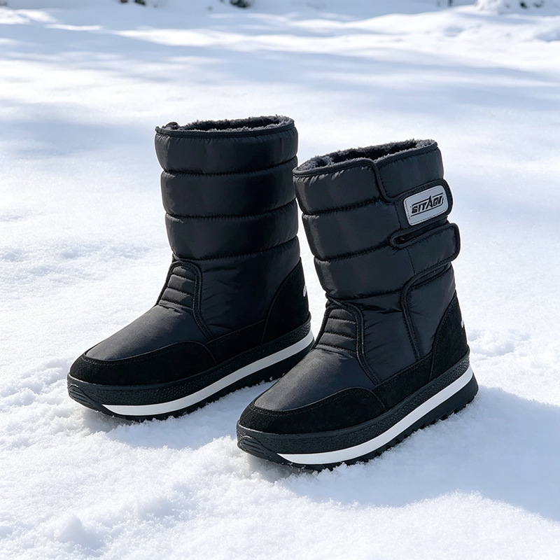 Botas de nieve unisex negras de caña alta al por mayor del fabricante, fáciles de poner y quitar, con forro de piel largo, antideslizantes y cálidas.