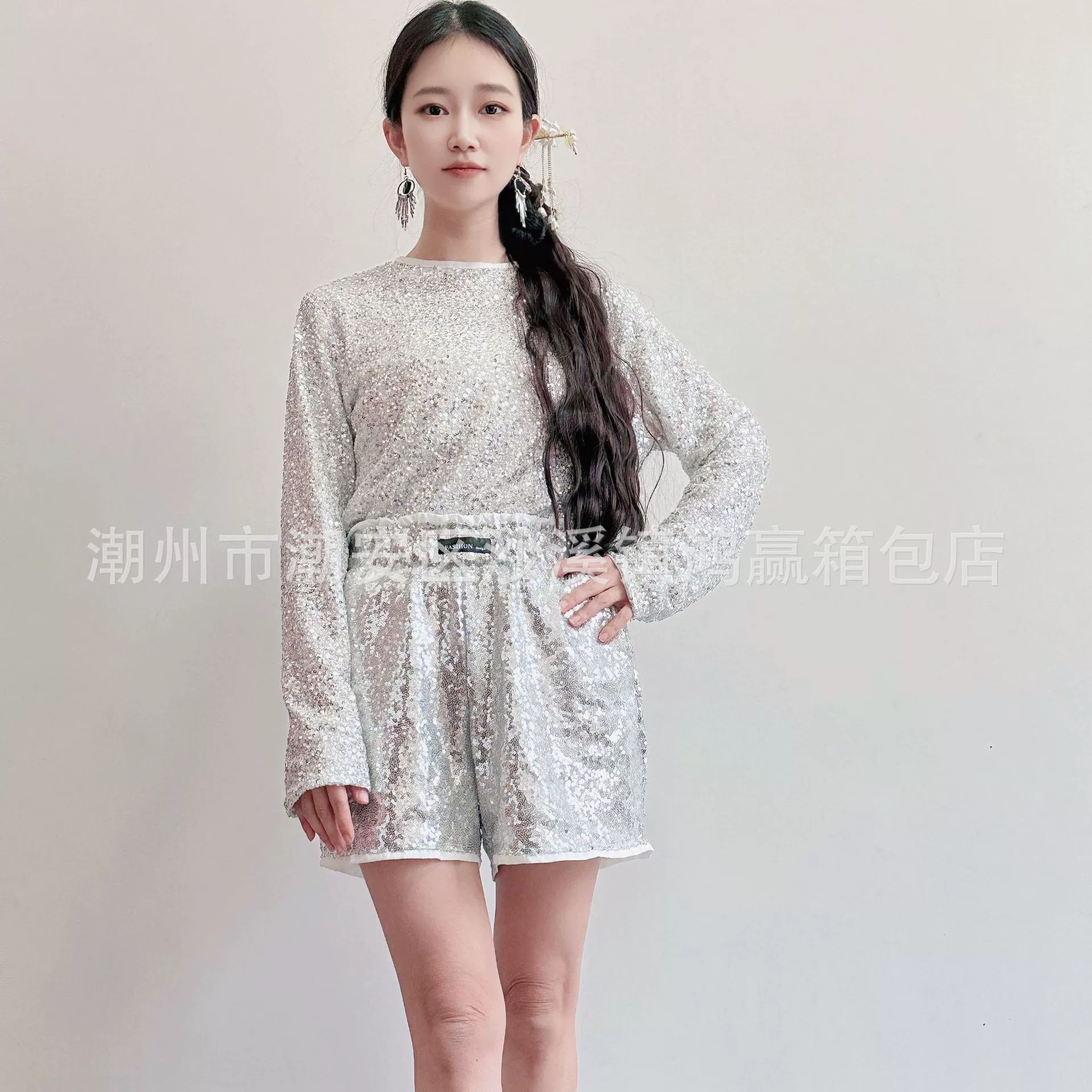 2025 осень и зима новый светлая роскошь серебряная блестка топ с плиссированными кружевными шортами Bling модный набор