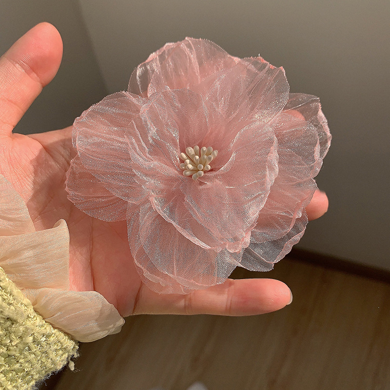 乾燥したバラはフランスの花を挟んで髪を挟みます。|undefined