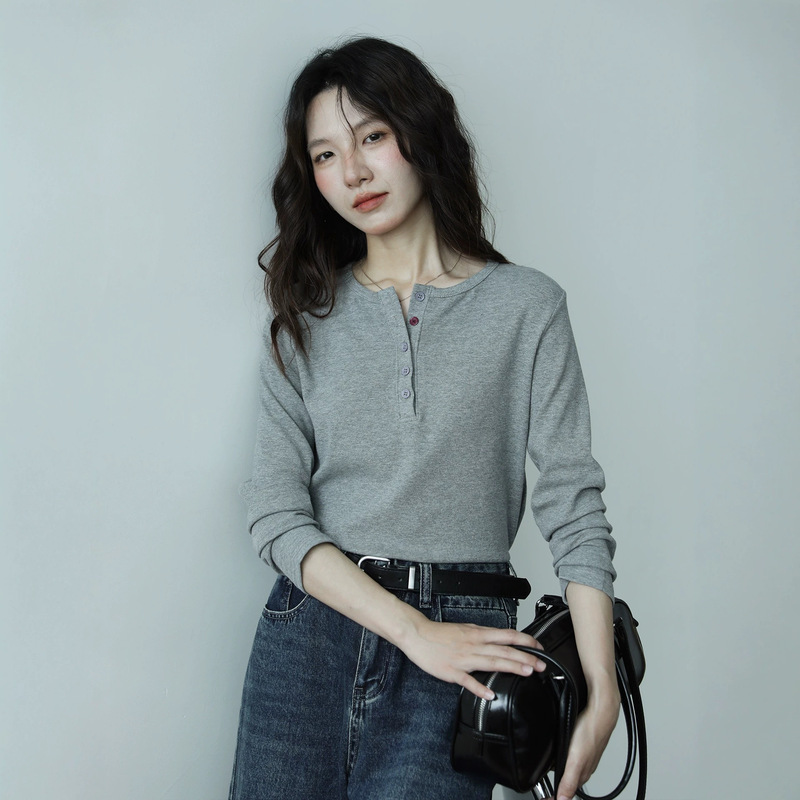 Heather gray slim-fit niche long-sleeve T-shirt, round-neck, new autumn style, suitable for both inner and outer wear, slimming top Heather gray slim-fit niche long-sleeve T-shirt, round-neck, new autumn style, suitable for both inner and outer wear, slimming top