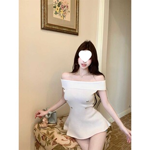 ��ɫ����һ���I����ȹ��Ů�ļ�С���L��������ᘿ���¶����|ȹ��