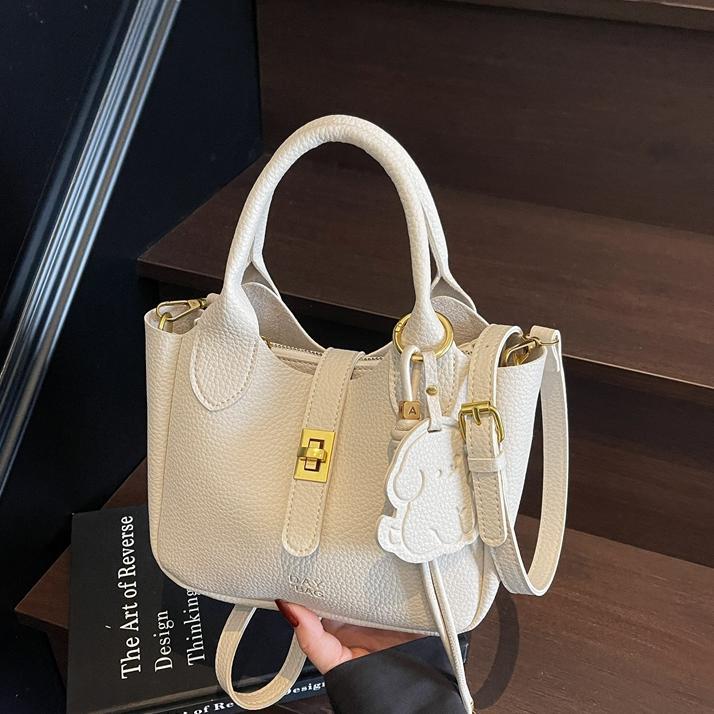 Este año, la popular explosión de la bolsa de cestas de verduras de mano para mujeres 2025 nuevo simple ocio de alta sensación bolso de cubo de transporte