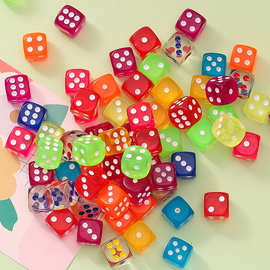 批发仿真塑料骰子树脂配件彩色色子游戏玩具骰宝钥匙挂件摆件饰品
