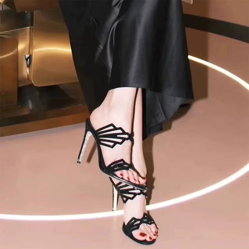 Босоножки с камнями для женщин 2025 новый стиль открытая пятка черные шпильки открытый носок женственные сетчатые кружевные туфли на высоком каблуке
