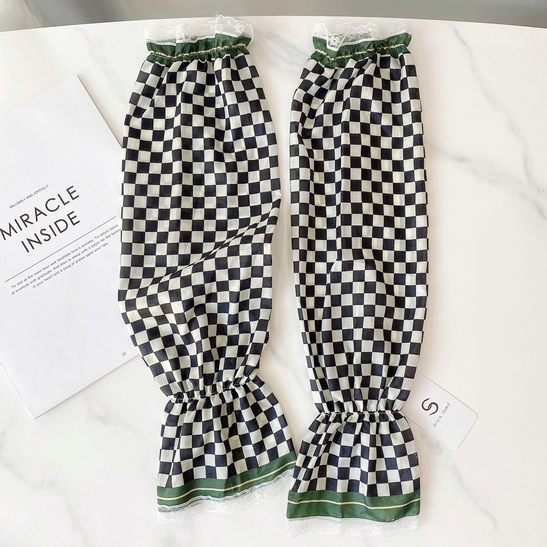 Verano estilo coreano ligero transpirable overse manga de encaje de las mujeres protección solar fresca manga de hielo satinado protección del brazo de conducción al aire libre al por mayor