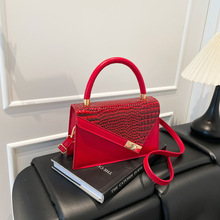 �r�Ђ���ʯ�^�y�͹����e���s�i��2025��ɫͨ�چμ�б������С����