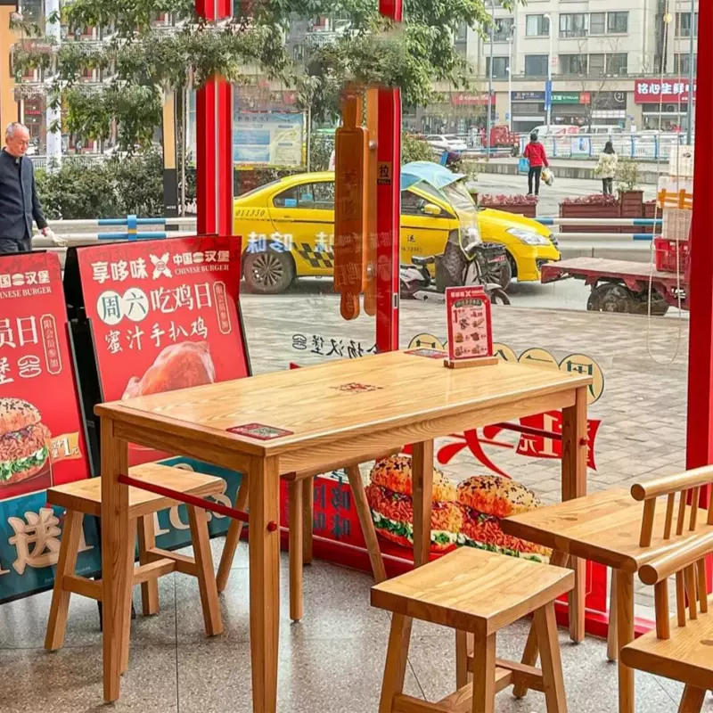塔斯汀中国汉堡店桌椅组合国潮主题餐厅长方形桌子实木面馆桌椅