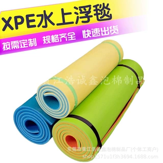 厂家定制水上跑道xpe浮毯漂浮垫 XPE浮毯泡棉水上浮力桥娱乐用具