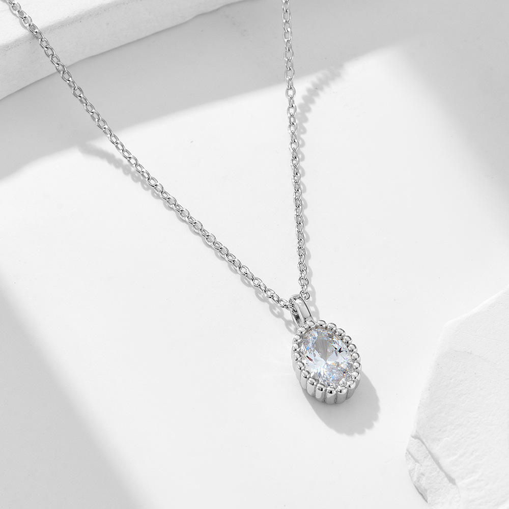 S925 plata de ley chapada en oro de 14K collar de lujo ligero mujer estilo interior europeo y americano colgante de circón ovalado diseño de nicho cadena de clavícula