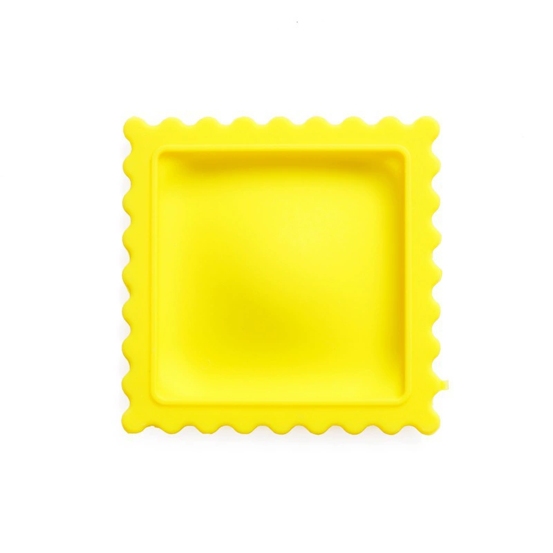 Dongguan spoon mat thermal insulation anti-desktop cartoon kitchen biscuit holder hot mat spoon mat silicone creative