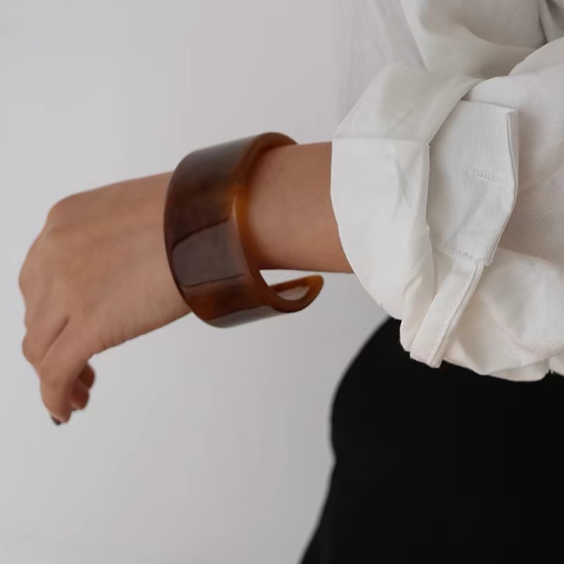 23g Weight Acrylic Pendant Material Bangle Classification Arylic Chain Material 1 Piece Quantity Banquet, Party, Street Occasion Acrylic Material Solid Color Pattern Women's Gender Retro, Streetwear Style Retro Streetwear Solid Color Acrylic Bangles Wholesale 4