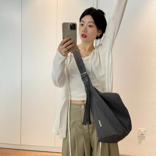 Korean niche texture striped backpack women's large-capacity commuting loose wandering bag student single shoulder crossbody bag