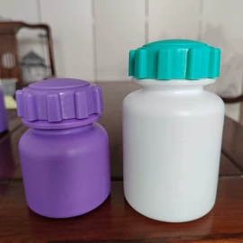 塑料瓶、壶;塑料罐;塑料桶