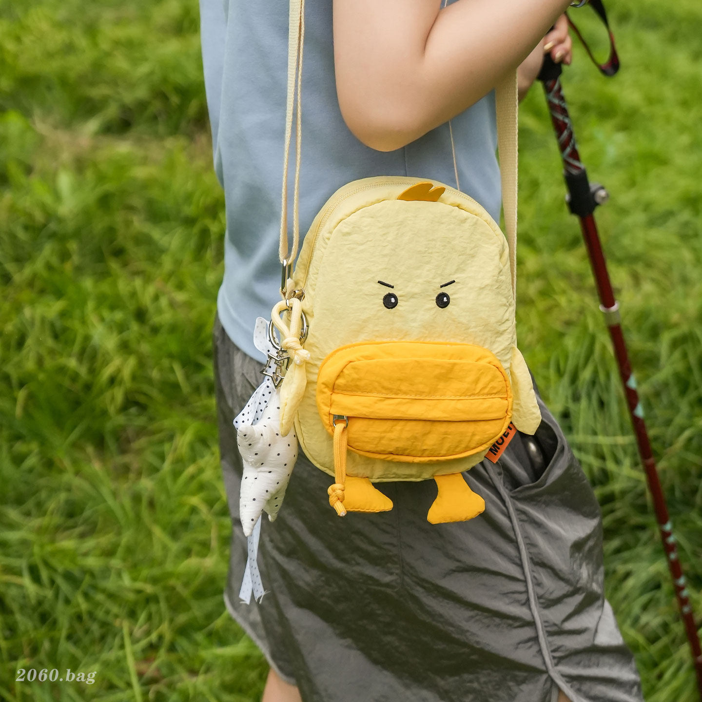 Bolsos lindos para mujeres nuevos teléfonos móviles pato 2026 bolsos portátiles diseño de dibujos animados sensación de nicho mochila