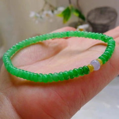 ミャンマーの翡翠の緑いっぱいのそろばんの玉の手は精巧で美しい玉の陽緑の男女の金のスミレのブレスレットを結びます。