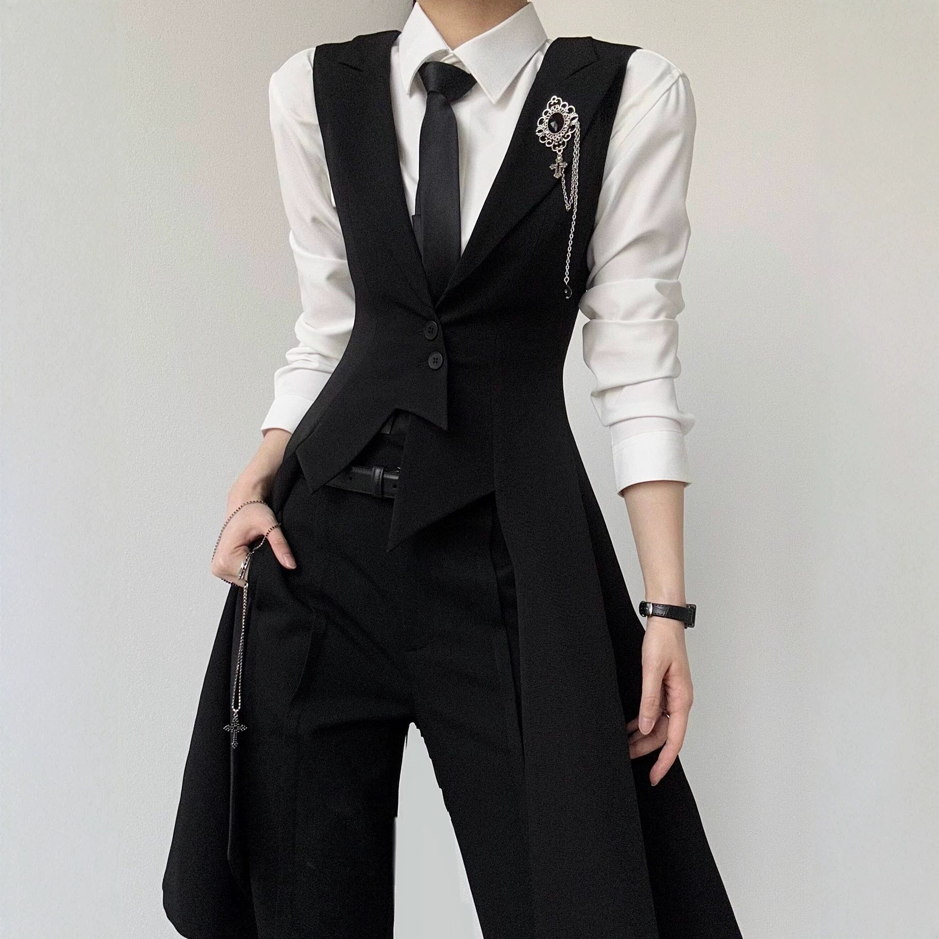 Black Slim-Fit Suit with Long Vest, Peaked Lapels, Swallowtail, Dark Style, Trendy Uniform Jacket