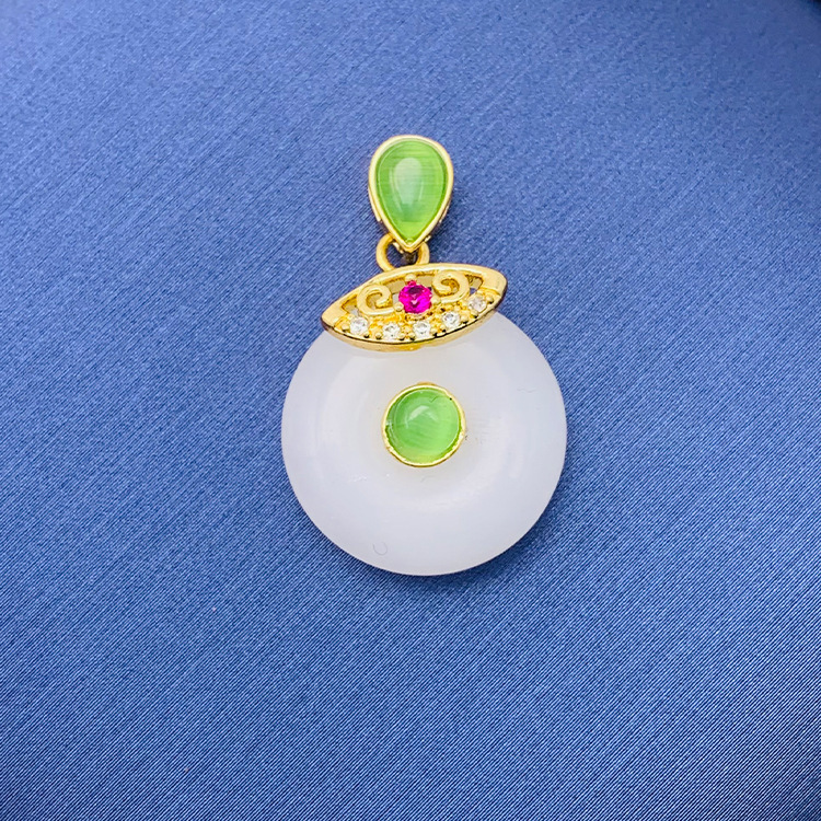 百種類のペンダントは心のままにファッションの経典を配合します。カップルの美しいペンダントは親友のアクセサリーを送ります。