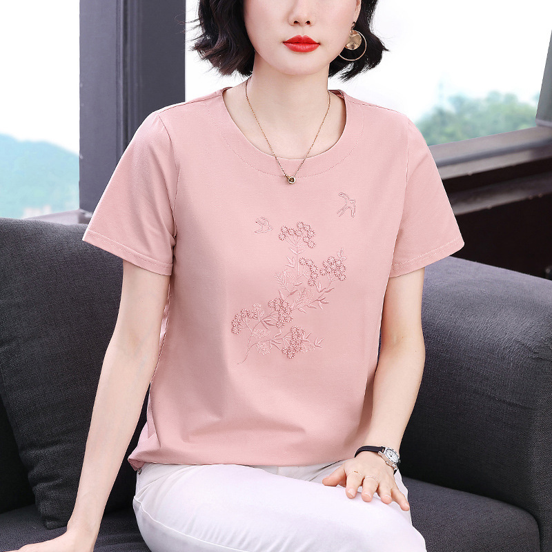 Mom's Clothing 2026 Spring New Short-Sleeve Women's T-Shirt with High-End Embroidered Design, Loose Fit, Slimming Effect, and Patchwork Top for Women