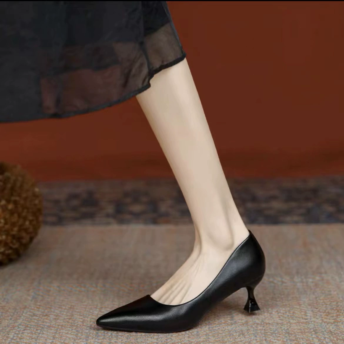 Мягкие кожаные туфли на высоком каблуке-шпильке для женщин, весна 2025, новый стиль, неглубокий рот, острый носок, маленький каблук, рабочая одежда, рабочая одежда для работы, обувь для интервью