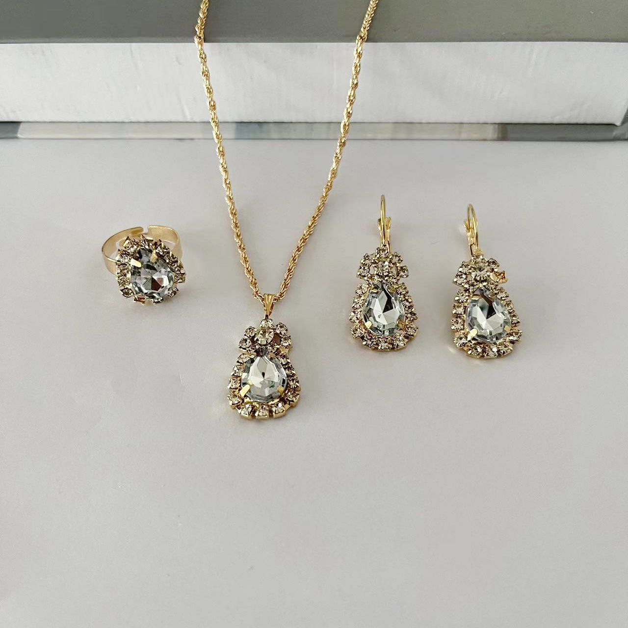 Waterdrop White Set
