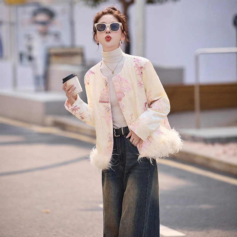 Fashion 2025 New Chinese Style Embroidered Short down Jacket for Women, Winter Light Luxury Age-Reducing Warm Slimming Elegant Coat