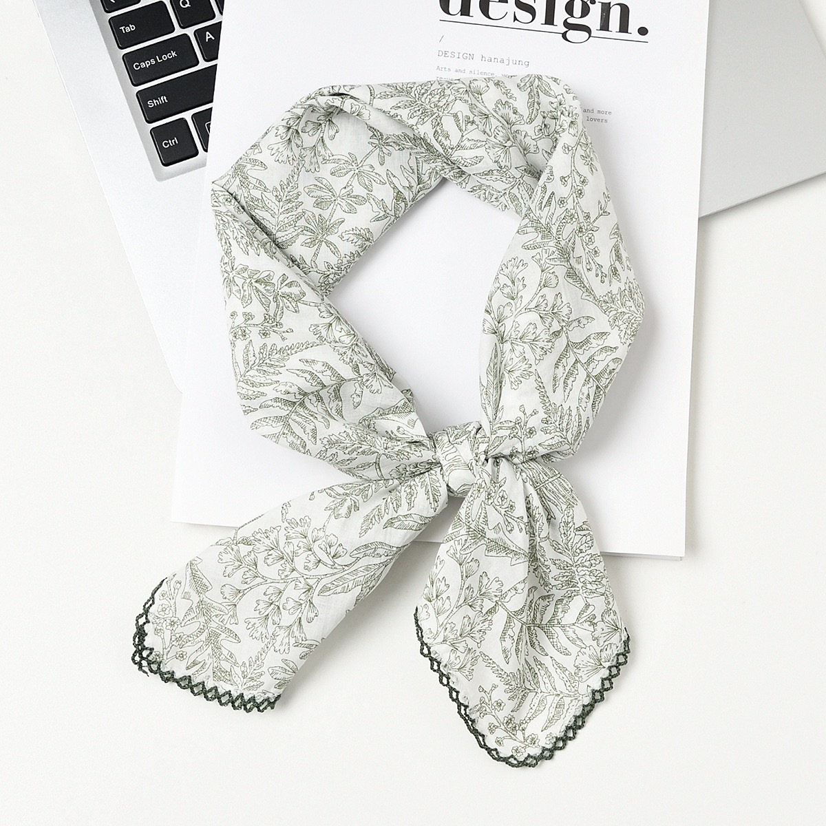 70 면 사각 스카프 - 큰 잎 녹색과 흰색