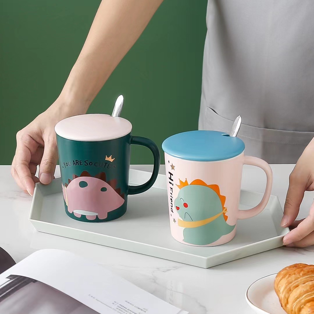 Patrón de dinosaurio lindo de dibujos animados taza regalo personalizado de cerámica taza de agua taza de café japonés con tapa cuchara taza de esmalte